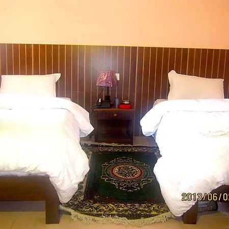 Hotel Half Moon Покхара Экстерьер фото