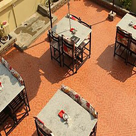Hotel Half Moon Покхара Экстерьер фото