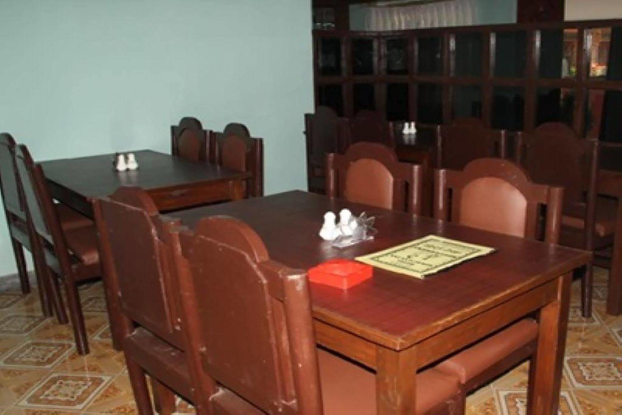 Hotel Half Moon Покхара Экстерьер фото